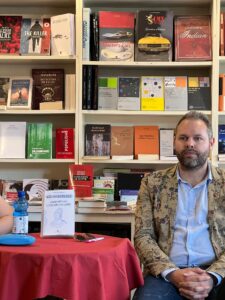 Marcello Mariano alla presentazione del 7 giugno presso la libreria "le storie".